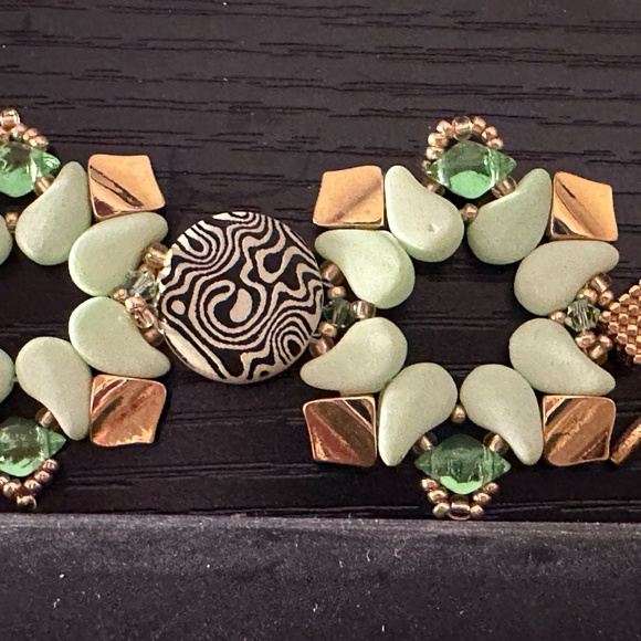 Handmade beaded lime green bracelet with green crystal gemstone accents - Picture 7 of 8